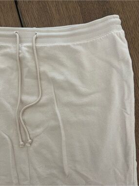 Universal Thread Light Beige/Taupe Sweatshirt